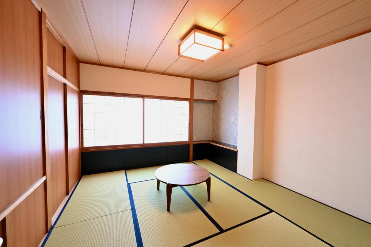 Manabi-Stay Takayama Sakura 提携駐車場利用可 古い町並みまで徒歩1分 最大9名宿泊可能な一等地で人工温泉を楽しむ Extérieur photo