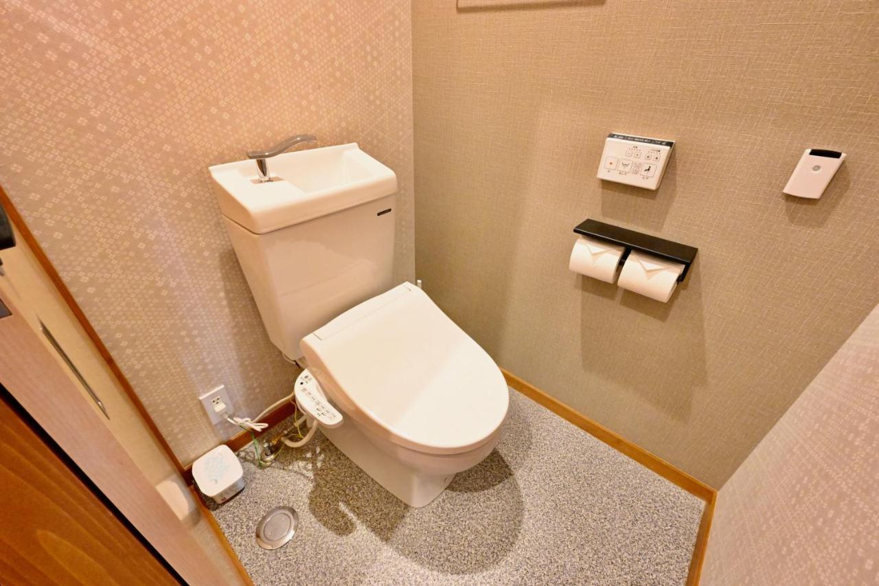 Manabi-Stay Takayama Sakura 提携駐車場利用可 古い町並みまで徒歩1分 最大9名宿泊可能な一等地で人工温泉を楽しむ Extérieur photo