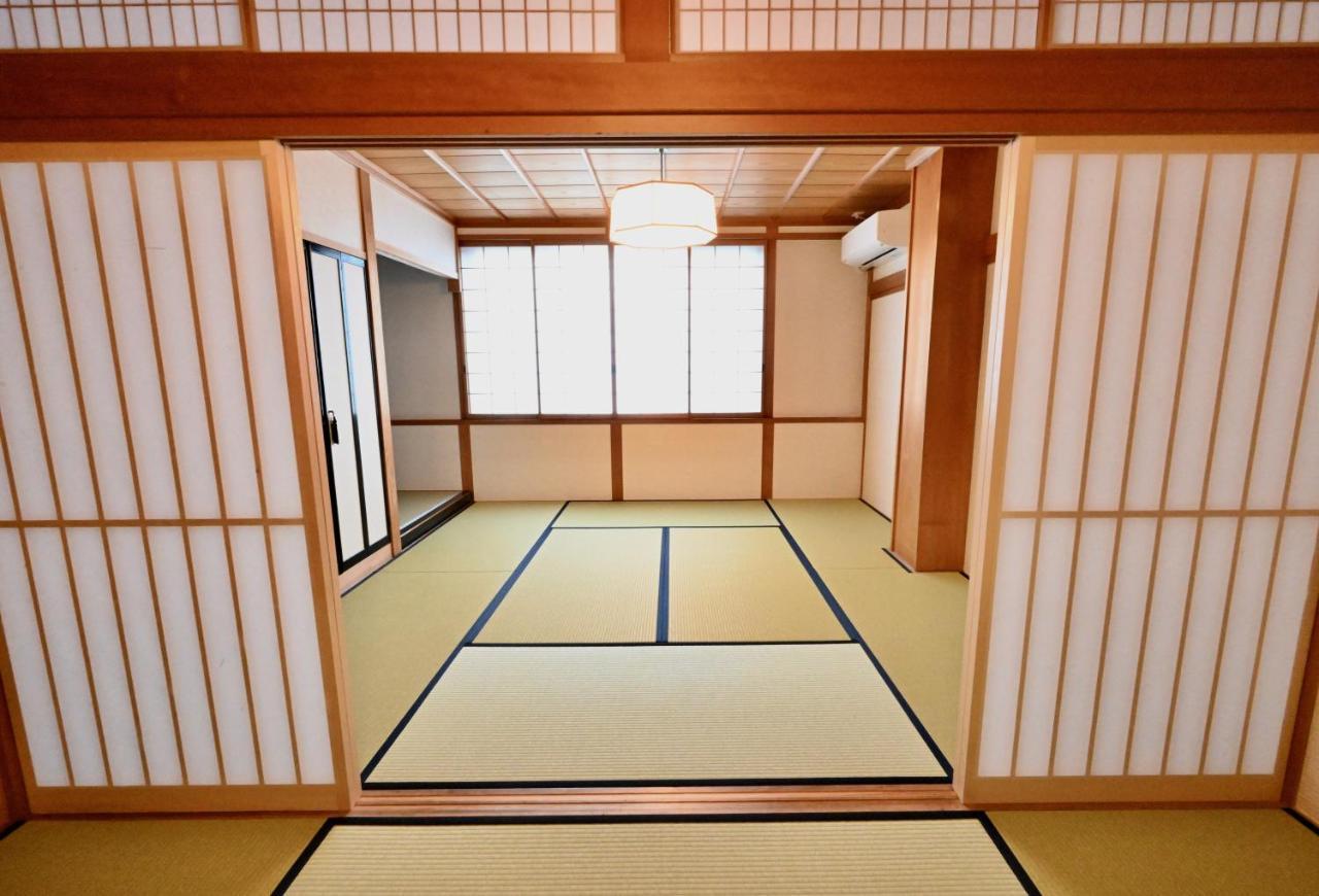 Manabi-Stay Takayama Sakura 提携駐車場利用可 古い町並みまで徒歩1分 最大9名宿泊可能な一等地で人工温泉を楽しむ Extérieur photo