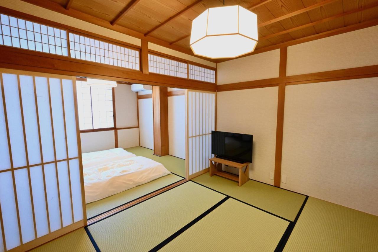 Manabi-Stay Takayama Sakura 提携駐車場利用可 古い町並みまで徒歩1分 最大9名宿泊可能な一等地で人工温泉を楽しむ Extérieur photo